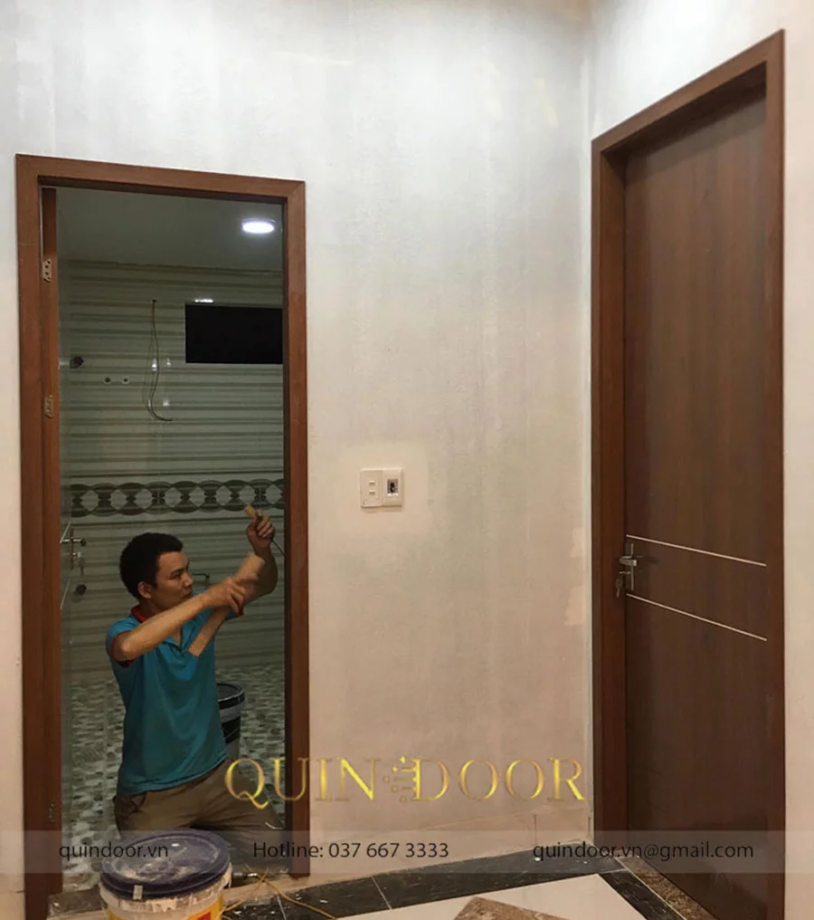 cửa nhà vệ sinh composite
