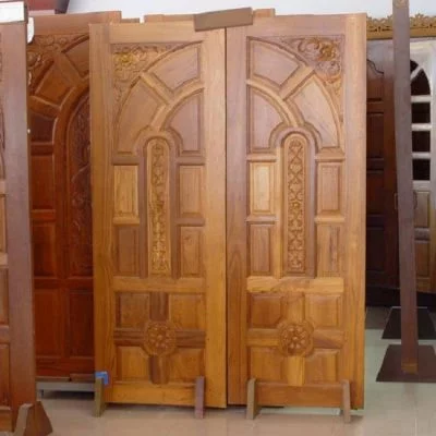 Cửa gỗ tự nhiên giá thành cao